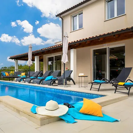 빌라 Storia By Istrialux